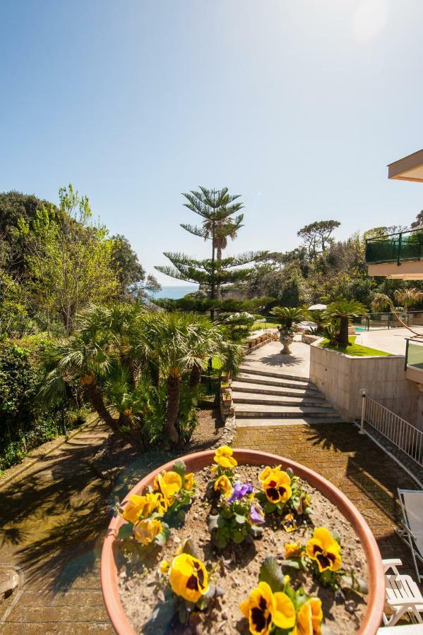 Holidays Naples Family - Pool In Front Of Capri Exterior foto